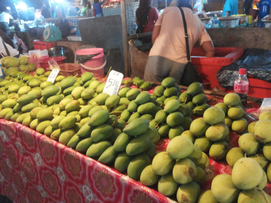 很多綠色的芒果