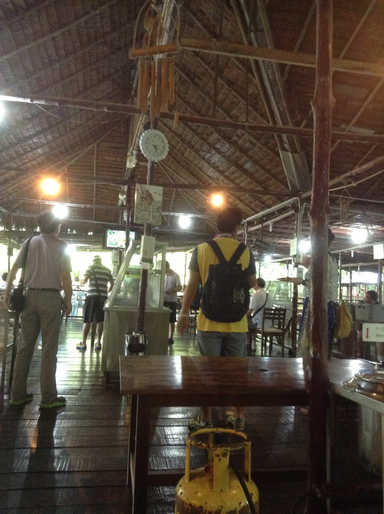 遊紅樹林前的小休