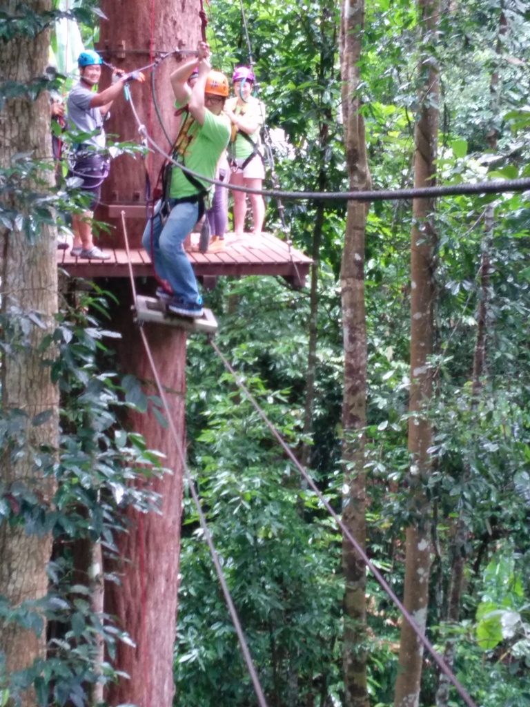 看小編玩滑板的英姿