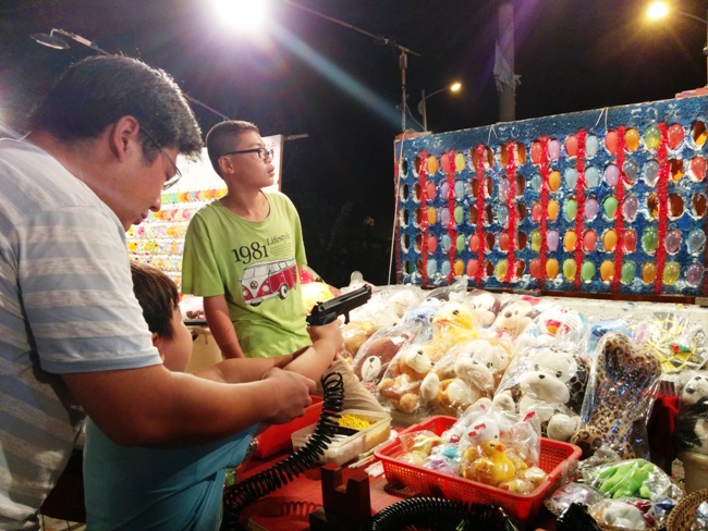 夜市的遊戲攤檔