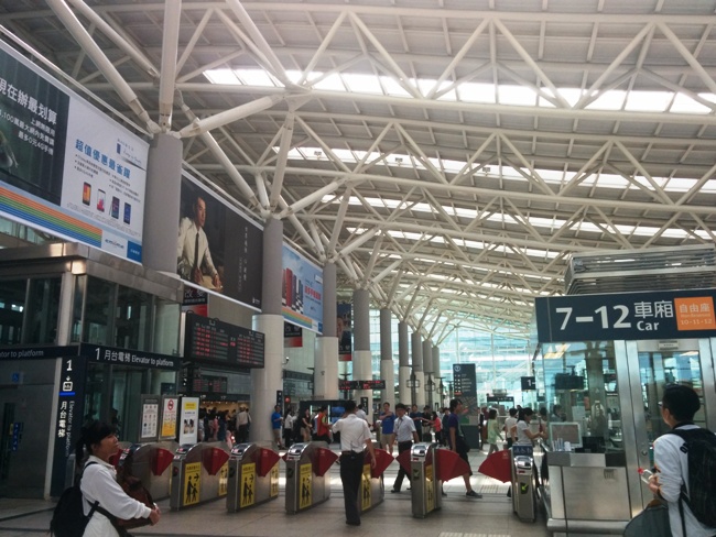 很大很乾淨的高鐵站