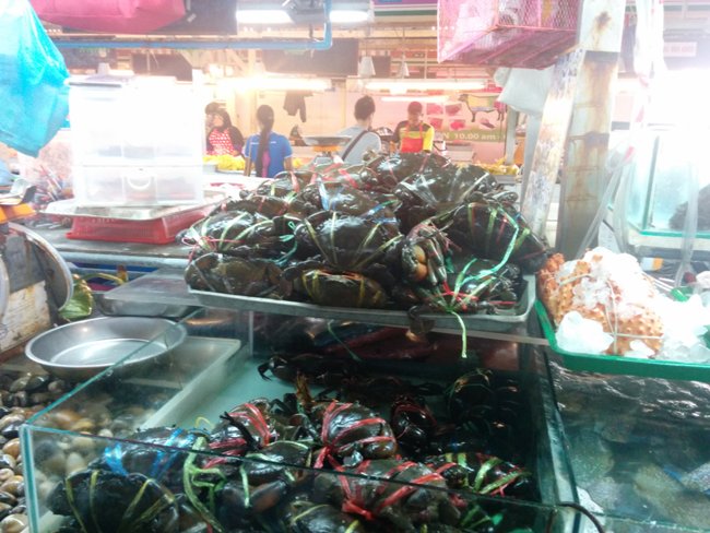 一整排都是賣海鮮