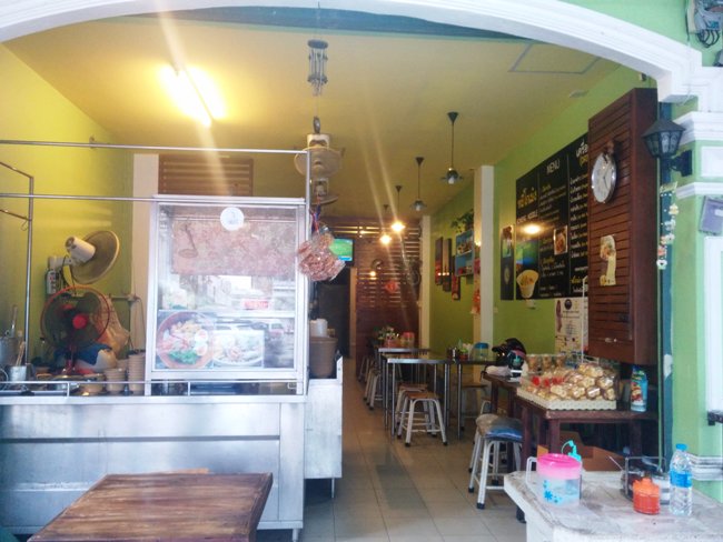 對面超好吃的泰式湯麵