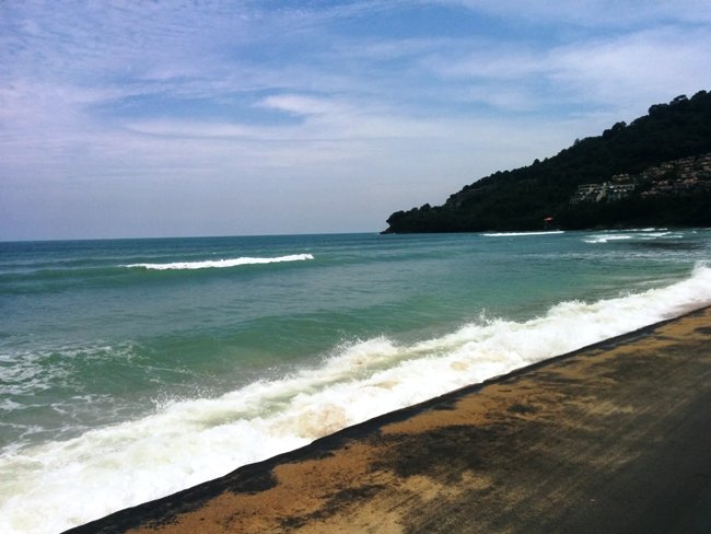 車子一路在海邊奔馳