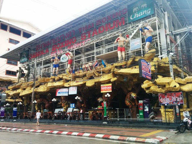 泰拳擂台晚上一定很瘋狂