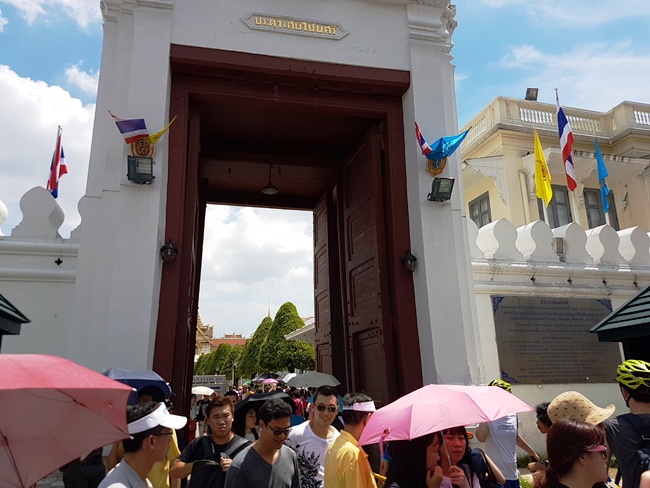 超多遊客的玉彿寺