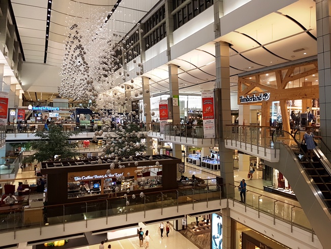 裝潢很高檔的商場