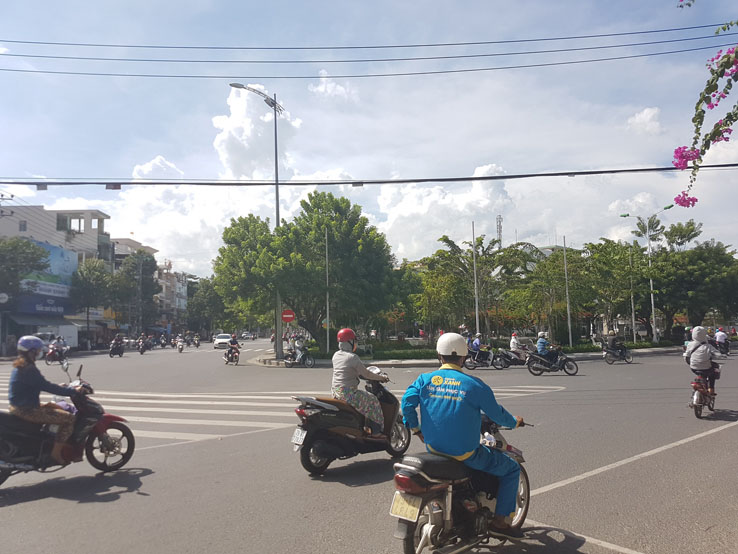 又來亡命過馬路