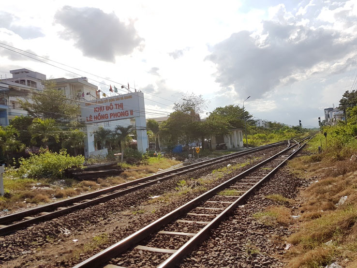 可以乘坐火車到芽莊