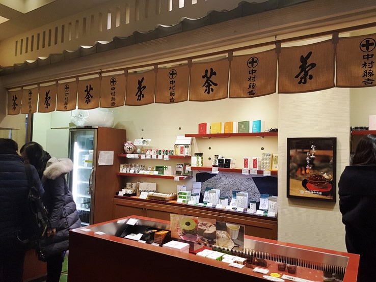 門口旁邊的抹茶產品