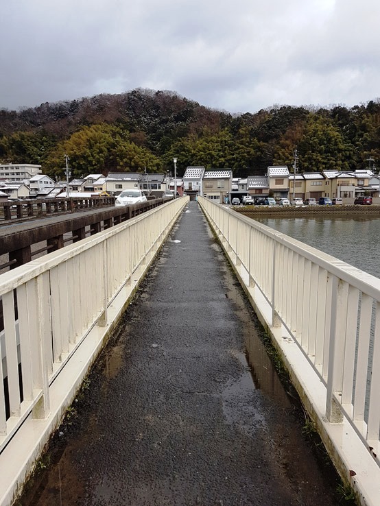 走過天橋就是吉原