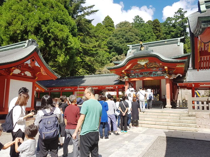 排隊參拜神社