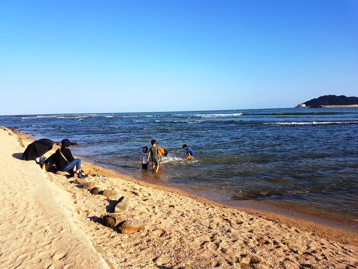 後來發現原來是因為潮漲的關係，什麼都看不到...