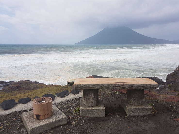 坐在這裡喝著咖啡，小編可以坐一整天。